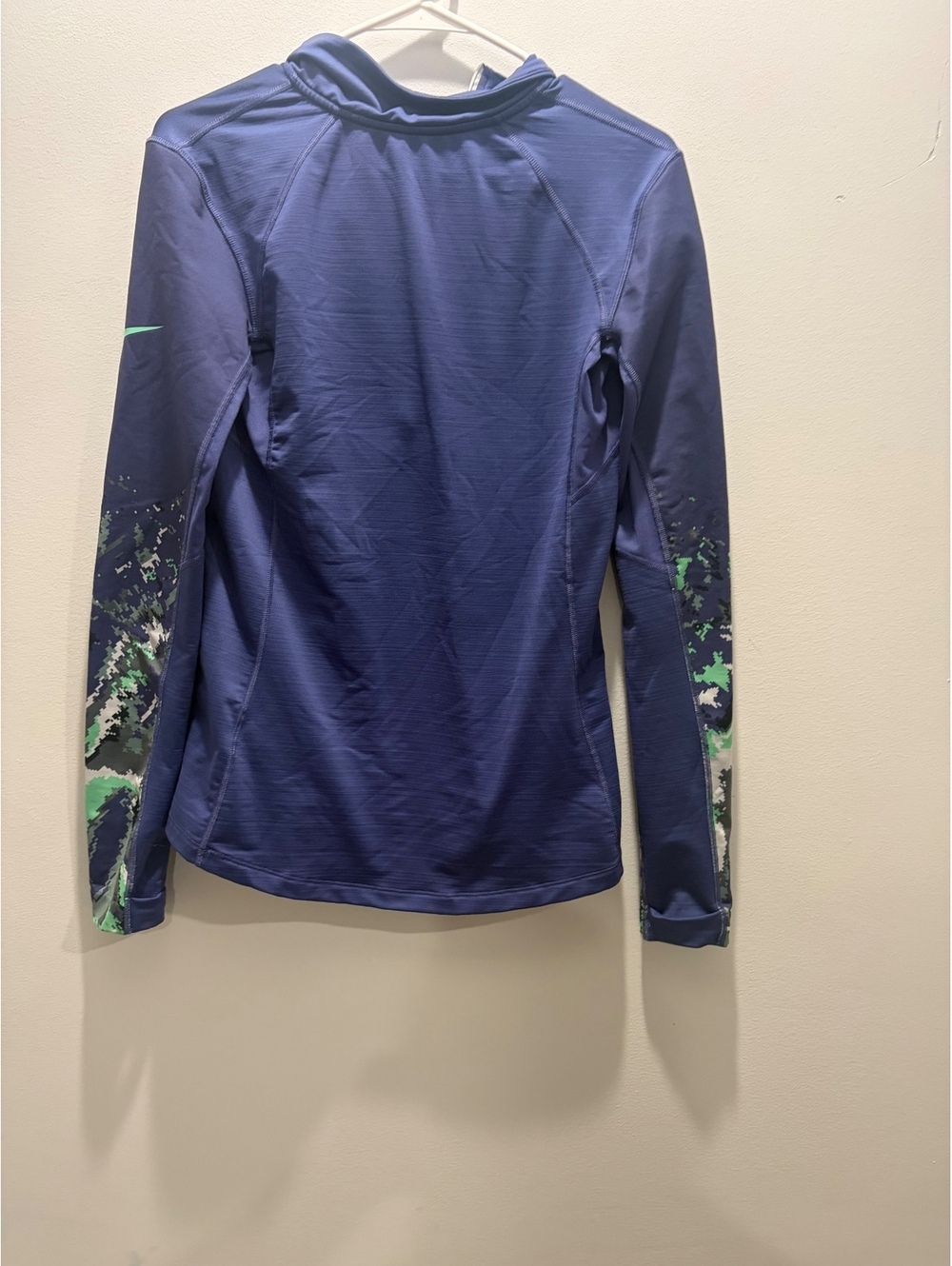 Nike Pro Hyper warm Women’s 1/4 Zip Jacket Blue/putple Camo Size L